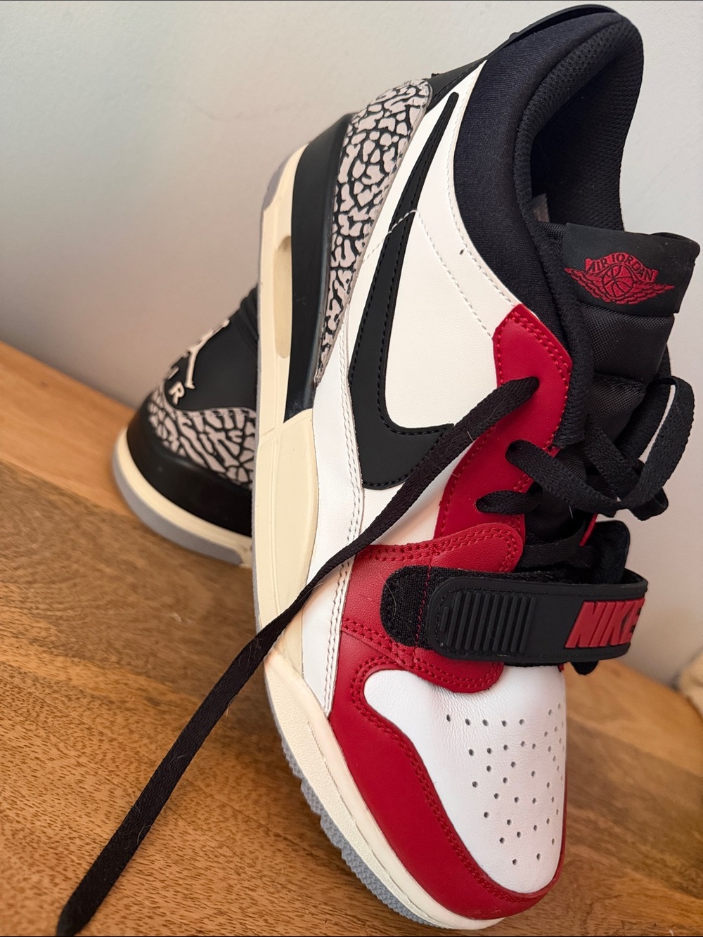 Nike MEN Red, White & Black Low-Top Sneakers - Picture 2 of 6